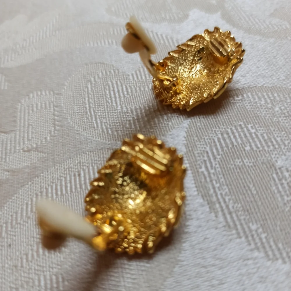 RARE Unsigned Kenneth Jay Lane 1970s Vintage Gold Lion Clip-On Earrings | KJL - Picture 6 of 10